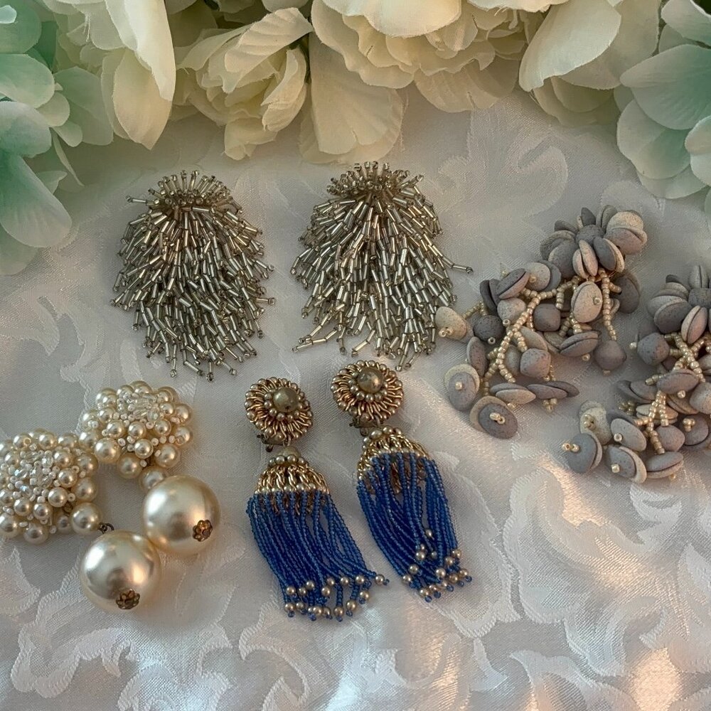 COLLECTION OF VINTAGE SEED BEAD & FAUX PEARL CLIP EARRINGS (4)